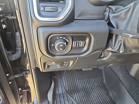 Used 2023 RAM 1500 Laramie image 10