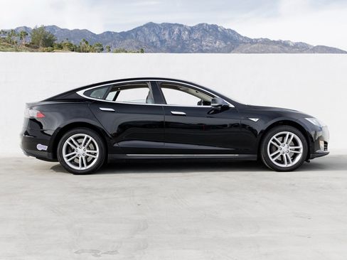 Used 2013 Tesla Model S Performance image 8