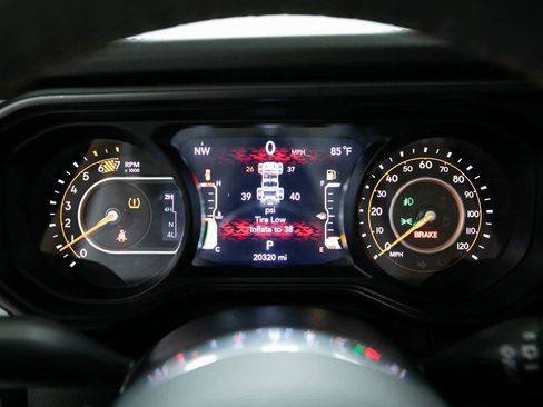 Used 2024 Jeep Wrangler Sahara image 19
