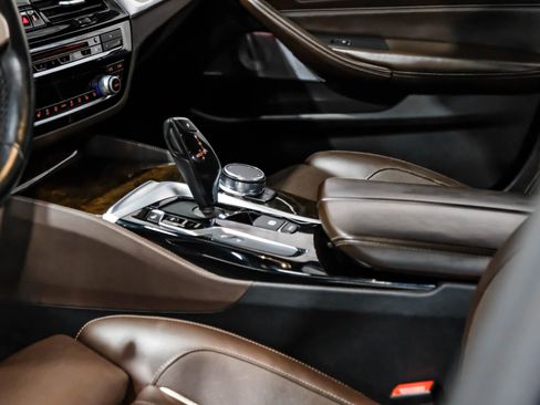 Used 2019 BMW M550i xDrive image 33