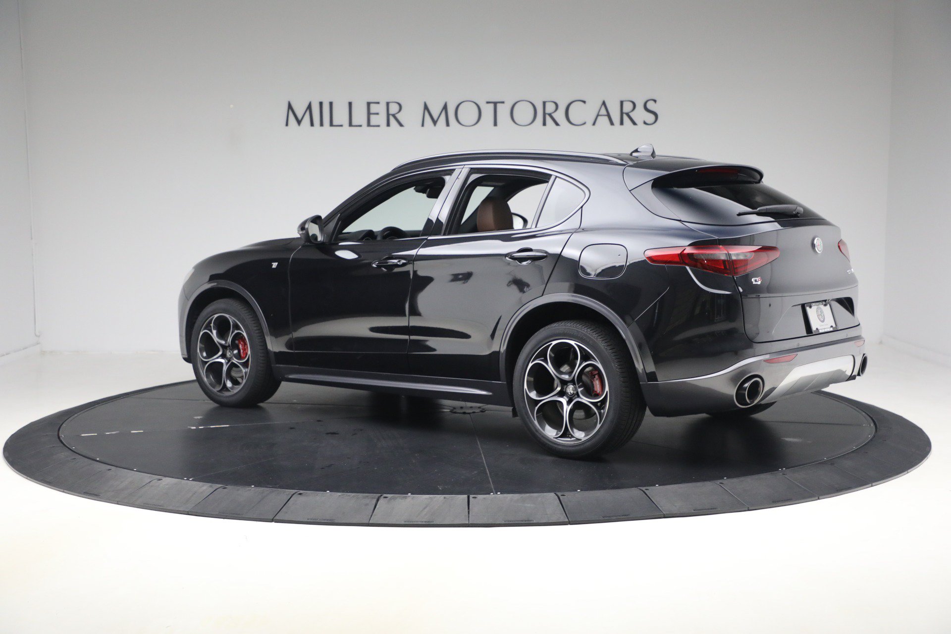 Used 2023 Alfa Romeo Stelvio Ti AWD/4WD image 6