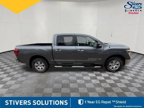 Used 2018 Nissan Titan SV AWD/4WD image 5