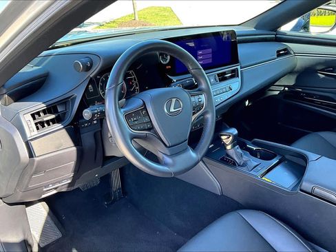 Certified 2025 Lexus ES 350 w/ Premium Package image 17