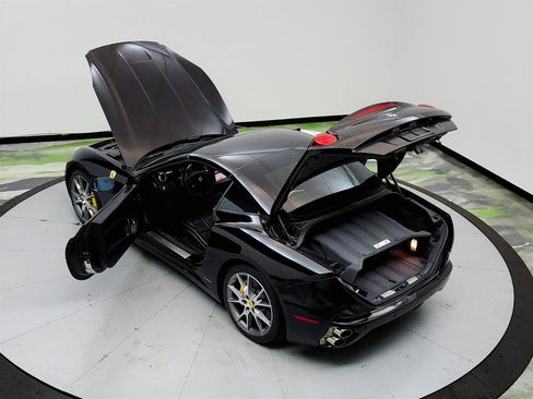 Used 2010 Ferrari California RWD image 32