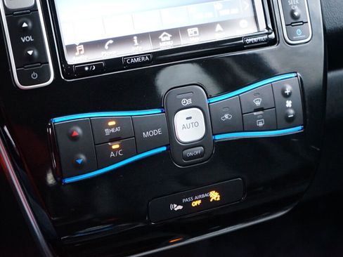 Used 2017 Nissan Leaf SL w/ Premium Package image 24