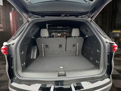 Certified 2023 Chevrolet Traverse Premier FWD image 26