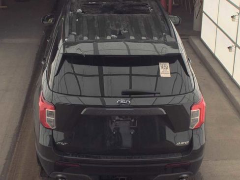 Used 2023 Ford Explorer XLT w/ Equipment Group 202A image 6