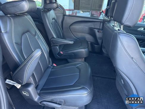 Used 2025 Chrysler Pacifica Select image 49