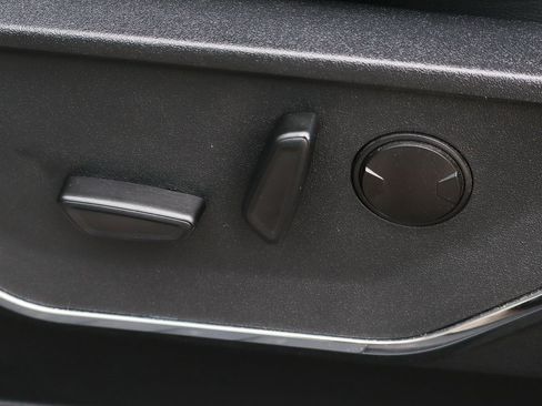 Used 2022 Ford F150 Lariat image 19