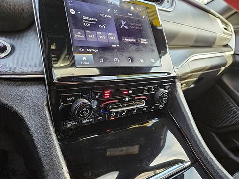 Used 2023 Jeep Grand Cherokee Altitude image 24