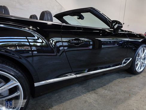 Used 2022 Bentley Continental GT V8 image 10