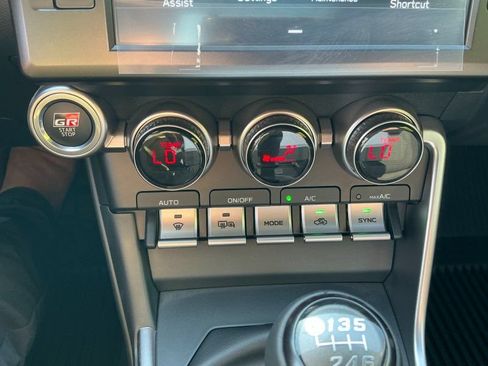 Used 2025 Toyota GR86 w/ ALL Weather Mat Package (TMS) RWD image 20