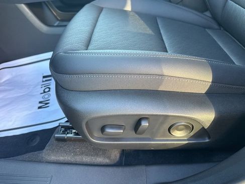 New 2026 Chevrolet Equinox LT w/ Convenience Package II image 24