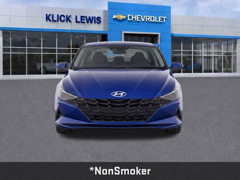 Used 2021 Hyundai Elantra SEL w/ Convenience Package FWD image 2