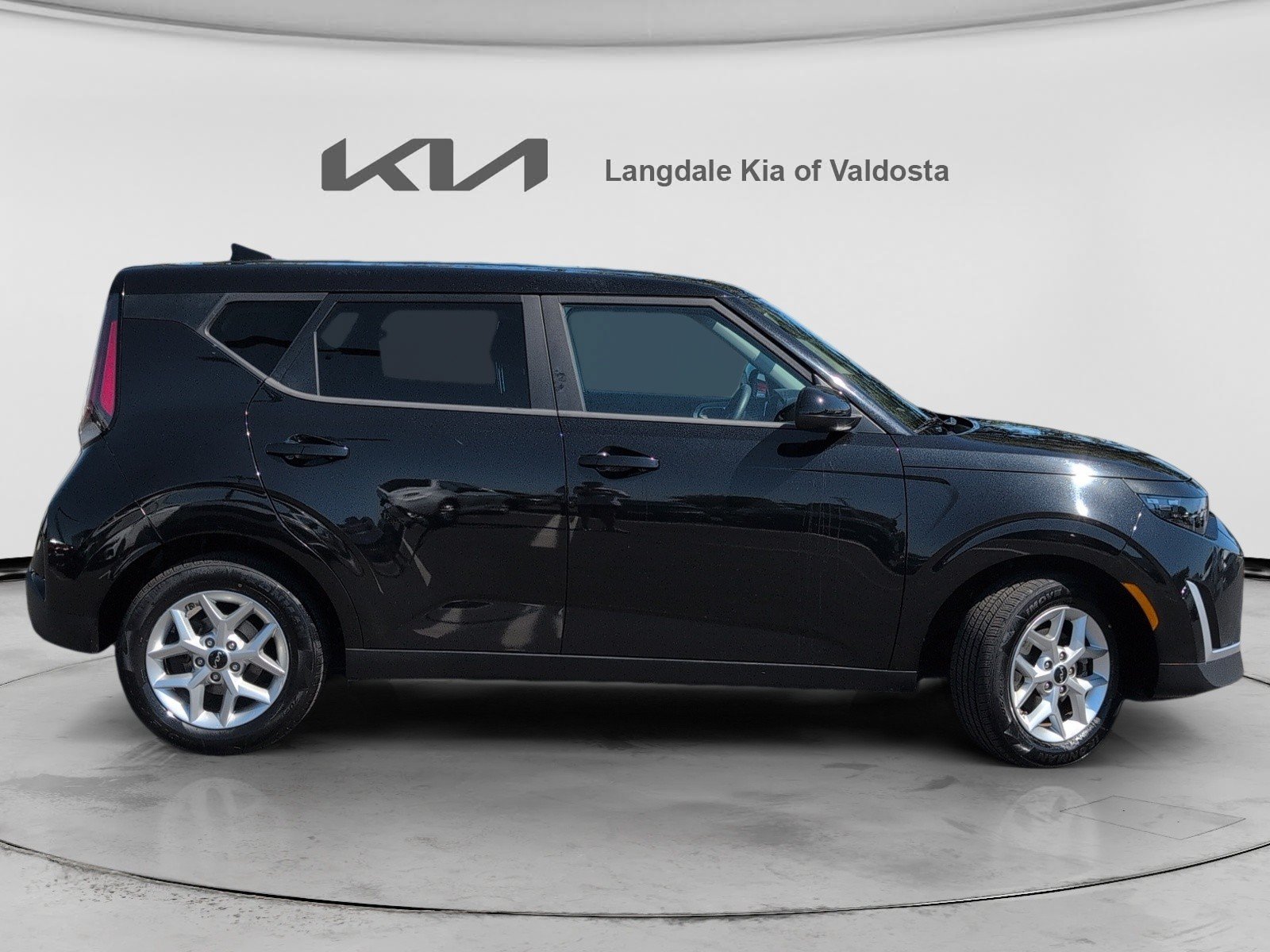 Used 2024 Kia Soul LX w/ Option Group 015 FWD image 3