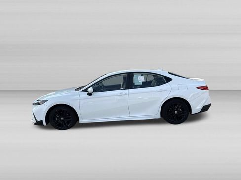 Used 2025 Toyota Camry LE FWD image 10