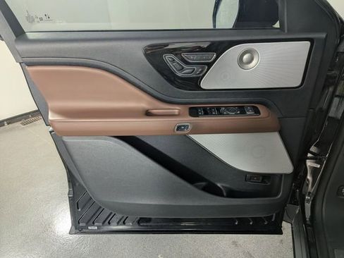 Used 2025 Lincoln Aviator Reserve w/ Equipment Group 201A image 10