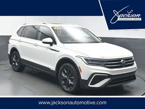 Used 2022 Volkswagen Tiguan SE image 1
