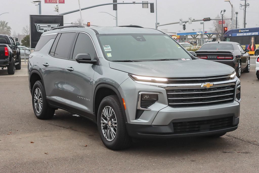 Used 2026 Chevrolet Traverse LT w/ Driver Confidence Package AWD/4WD image 5