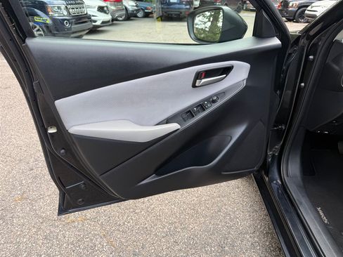 Used 2019 Toyota Yaris LE FWD image 11