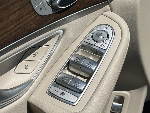 Used 2022 Mercedes-Benz GLC 300 4MATIC image 25