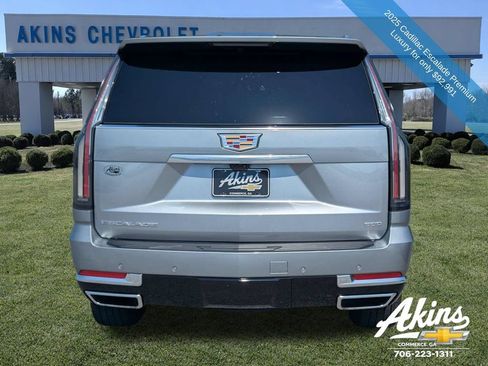 Used 2025 Cadillac Escalade Premium Luxury AWD/4WD image 6
