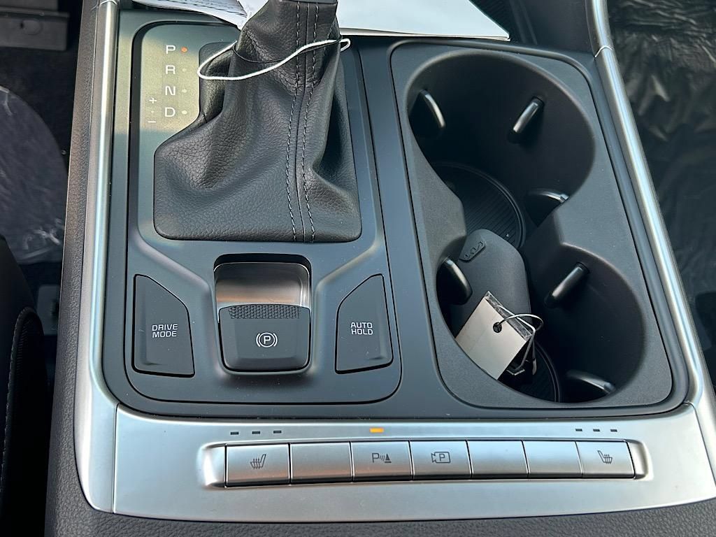 New 2025 Kia Carnival FWD image 20