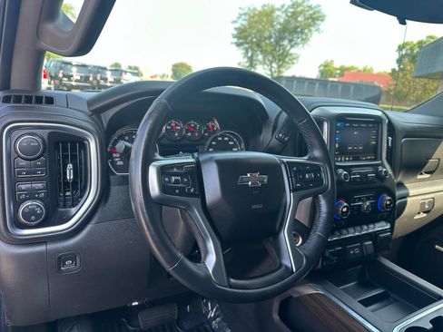 Used 2020 Chevrolet Silverado 1500 LT Trail Boss AWD/4WD image 12