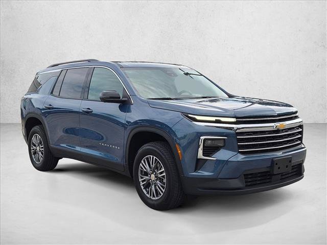 Used 2025 Chevrolet Traverse LT w/ Driver Confidence Package FWD image 3