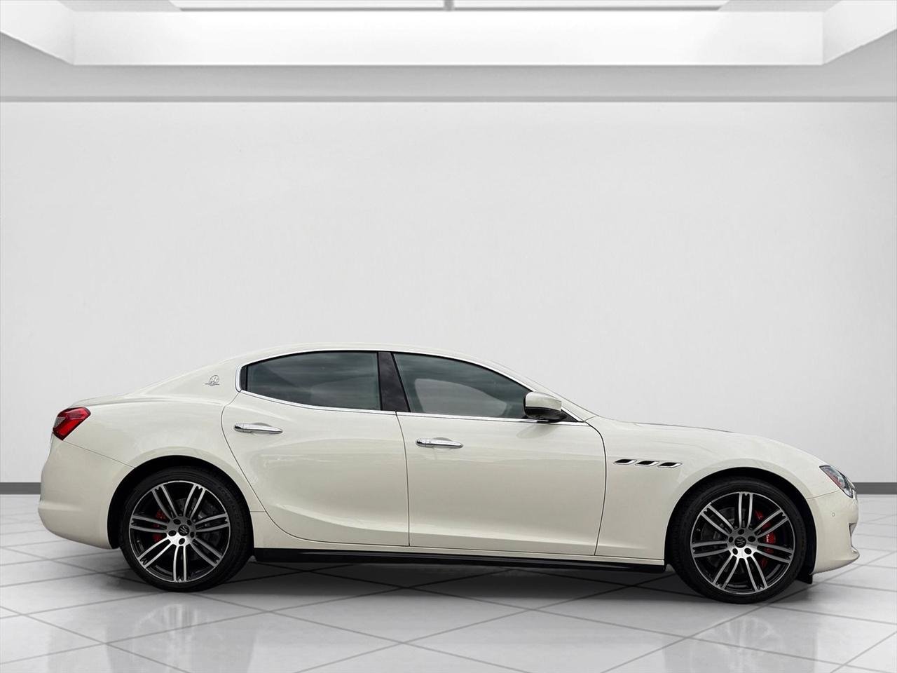 Used 2019 Maserati Ghibli S Q4 AWD/4WD image 2