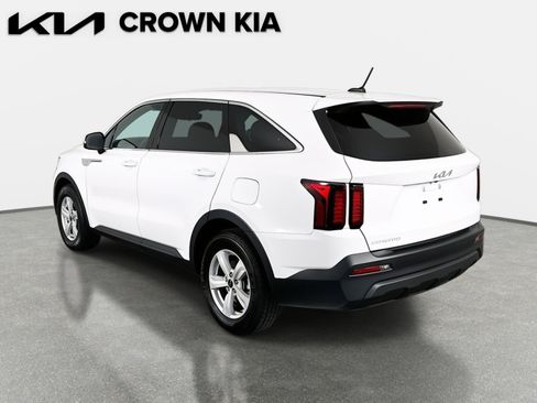 Used 2023 Kia Sorento LX image 7