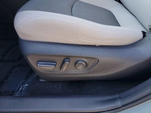 Used 2021 Toyota RAV4 XLE image 13