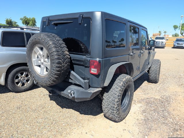 Used 2017 Jeep Wrangler Unlimited Rubicon w/ Connectivity Group AWD/4WD image 8