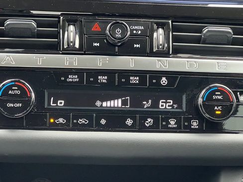 New 2026 Nissan Pathfinder SL image 4