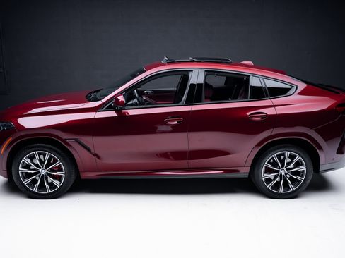 Used 2025 BMW X6 xDrive40i w/ Executive Package image 16