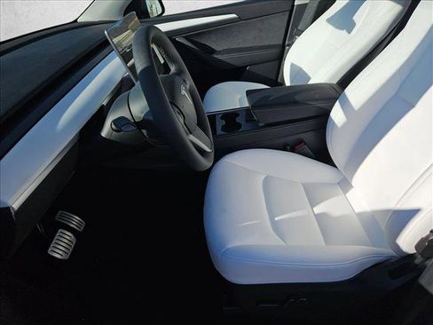 Used 2025 Tesla Model Y Performance image 11