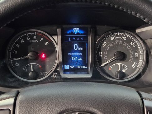 Used 2022 Toyota Tacoma TRD Off-Road AWD/4WD image 15