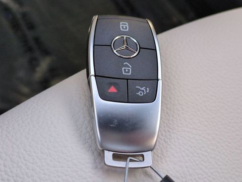 Used 2025 Mercedes-Benz GLB 250 GLB 250 image 28