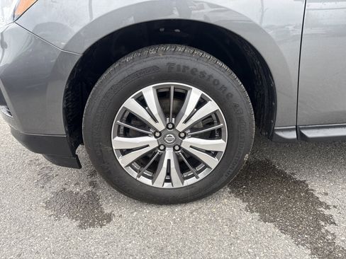 Used 2020 Nissan Pathfinder SV image 11