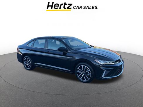 Used 2025 Volkswagen Jetta SE image 1