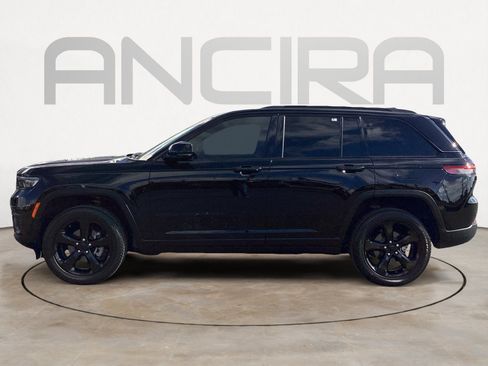 Used 2025 Jeep Grand Cherokee Altitude RWD image 11