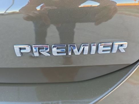 Used 2023 Chevrolet Equinox Premier image 32