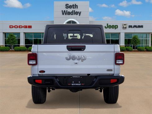 Used 2023 Jeep Gladiator Overland image 5