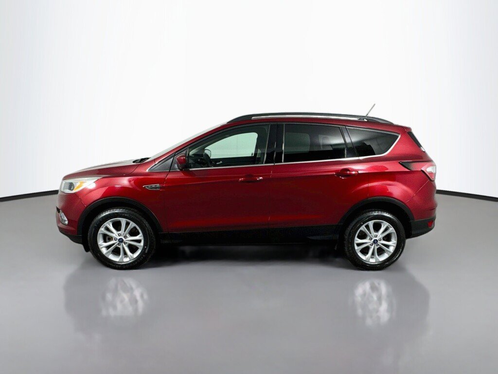 Used 2018 Ford Escape SE w/ SE Sync 3 Package AWD/4WD image 2
