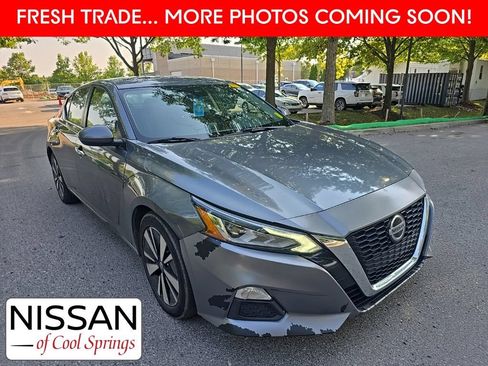 Used 2022 Nissan Altima 2.5 SV FWD image 1