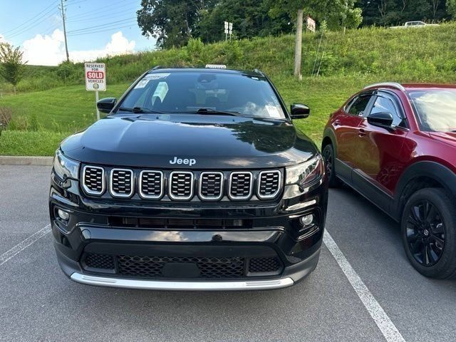 Used 2025 Jeep Compass Limited AWD/4WD image 29