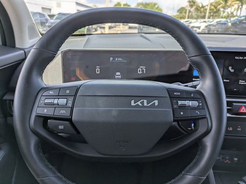 Certified 2026 Kia Sportage EX w/ EX Panorama Roof Package FWD image 24