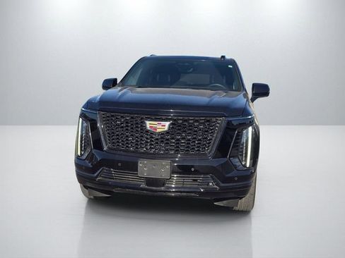 Used 2025 Cadillac Escalade Sport Platinum image 3