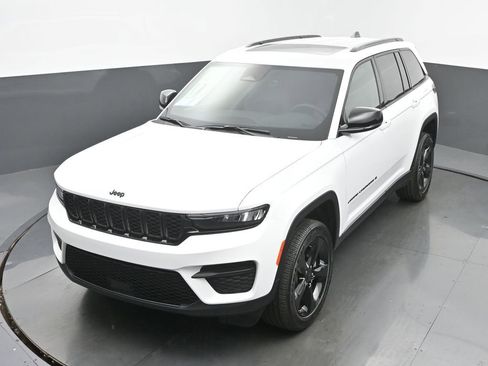 New 2025 Jeep Grand Cherokee Altitude image 38