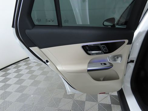 Certified 2025 Mercedes-Benz GLC 300 image 27